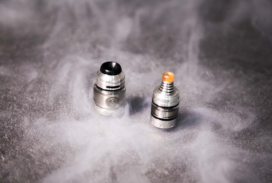 Zwei Selbstwicklerverdampfer der Hersteller Geekvape und Vandyvape